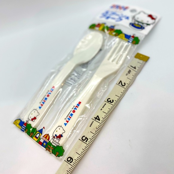 Hello Kitty Dinnerware Set - Picture 16 of 16